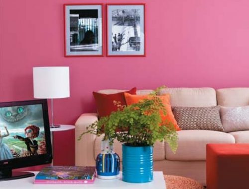 Combinaciones de colores llamativos para salas Llevar colores al salón es siempre una forma de darle personalidad al entorno y resaltar la decoración del hogar.