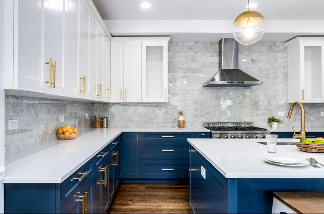 17 ideas de cómo decorar tu cocina con colores azul y blanco