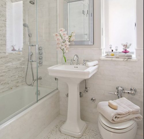 Reglas necesarias para baños pequeños Existen varias ideas prácticas y sencillas para utilizar a la hora de decorar tu baño pequeño.