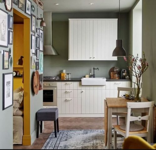 Cómo decorar cocinas hermosas en colores grises ⁣ Hola mis queridas seguidoras del blog, hoy quiero hablarles de las decoraciones de cocinas en color gris, y también conpartirles lindas imágenes que les ayudarán a inspirarse. Primeramente quiero comentarles que al parecer, el color gris en toda su amplia gama, paso a ser el color estrella y comodín a la hora de pensarlo en paredes, muebles y decoración. Esto es según las últimas tendencias en el uso de colores para decorar en 2022 A ello se suma el hecho de que son muy luminosas, algo que nos gusta mucho a la mayoría, por no decir a todas nosotras. 