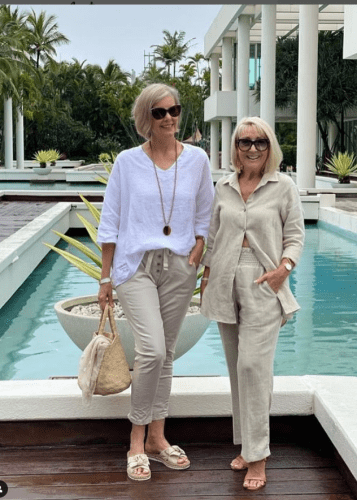 Cómo vestir con estilo a cualquier edad. Hola mis queridas amigas de Blogdemary, ellas son Linda y Leanne, dos mujeres que creen que el estilo es accesible a cualquier edad y que no es una «etiqueta de precio».
