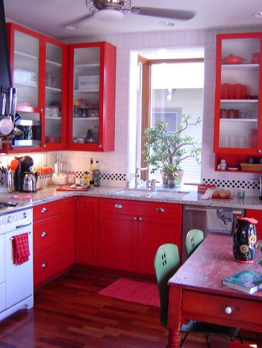 Cómo elegir colores para pintar una cocina pequeña y sencilla.   Hola amigas y amigos de blogdemary.com hoy les comparto preciosas ideas para decorar y pintar la cocina