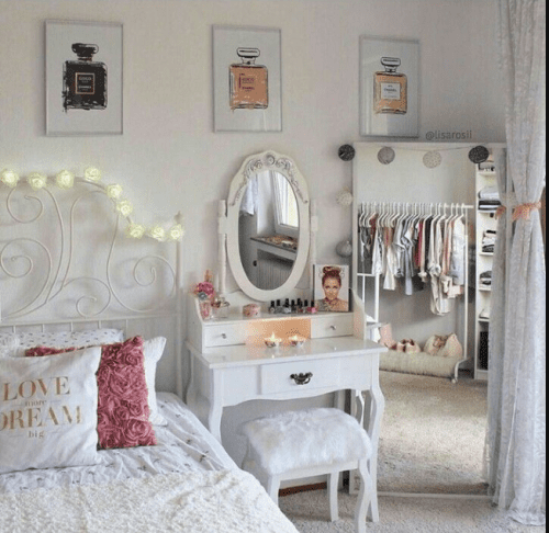 50 Cómodas preciosas para decorar el dormitorio Hola amigas y amigos de blogdemary.com El dormitorio es un espacio personal y privado en el que nos debemos sentir cómodos. 