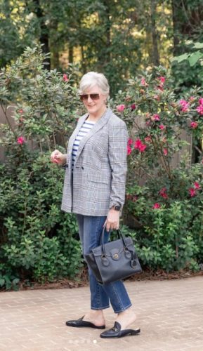 Beth Djalali sus Últimos Outfits a los 64 Años